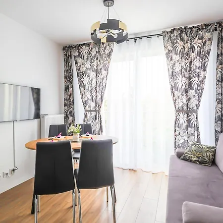32 Apartment *