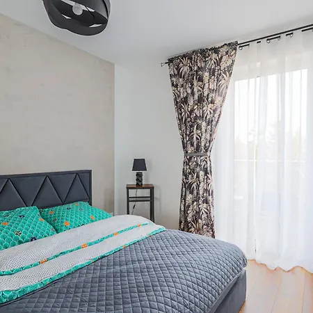 32 Apartment *